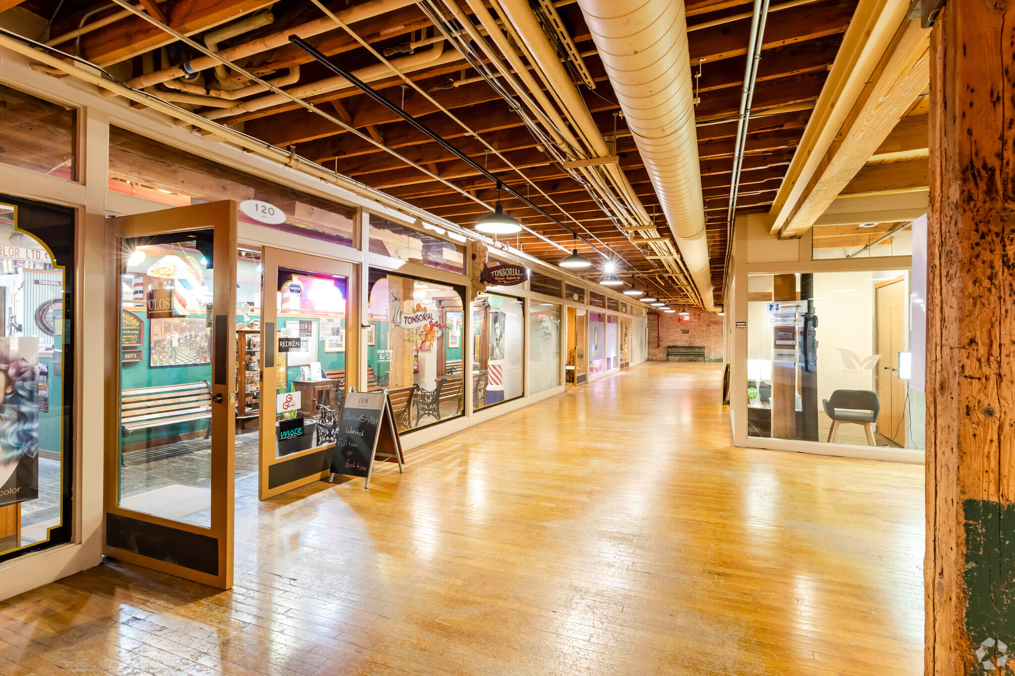 Naper Settlement & 5th Avenue District